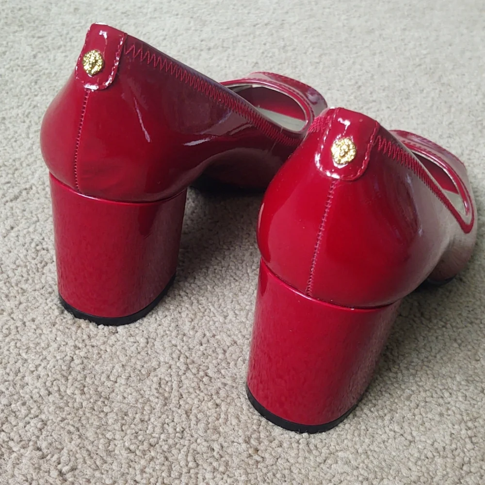 EUC Anne Klein red patent leather peeptoe block heel pumps
